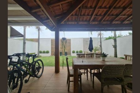 Casa à venda com 121m², 3 quartos e 2 vagas