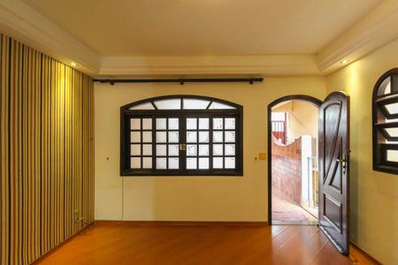 Casa para alugar com 210m², 3 quartos e 1 vaga Casa para alugar com 210m², 3 quartos e 1 vagaSala