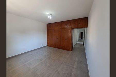 Casa à venda com 225m², 3 quartos e 3 vagasSuíte 