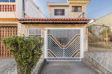 Casa à venda com 176m², 3 quartos e 3 vagas Casa à venda com 176m², 3 quartos e 3 vagasFachada