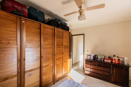 Casa à venda com 176m², 3 quartos e 3 vagas Casa à venda com 176m², 3 quartos e 3 vagasQuarto 2