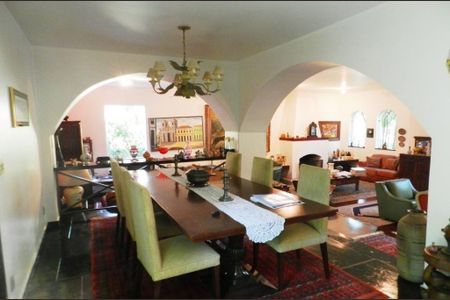 Casa de condomínio à venda com 457m², 5 quartos e 6 vagas