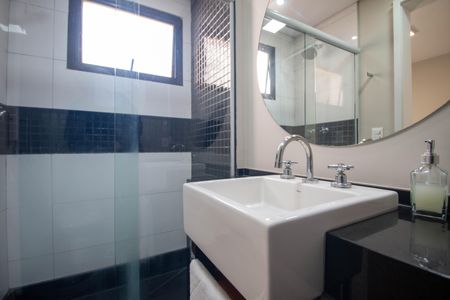 Apartamento à venda com 193m², 3 quartos e 3 vagas Apartamento à venda com 193m², 3 quartos e 3 vagasBanheiro Social
