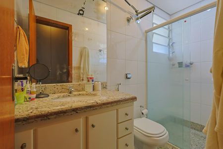 Casa à venda com 231m², 4 quartos e 4 vagas Casa à venda com 231m², 4 quartos e 4 vagasBanheiro da Suíte 2