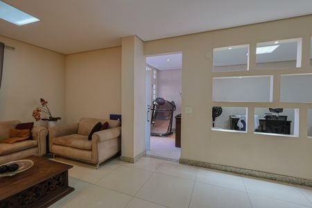 Casa à venda com 231m², 4 quartos e 4 vagas Casa à venda com 231m², 4 quartos e 4 vagasSala