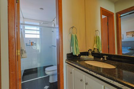 Casa à venda com 231m², 4 quartos e 4 vagas Casa à venda com 231m², 4 quartos e 4 vagasBanheiro