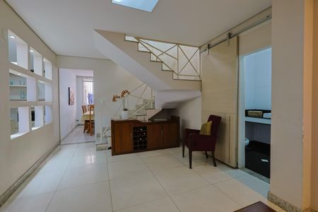 Casa à venda com 231m², 4 quartos e 4 vagas Casa à venda com 231m², 4 quartos e 4 vagasSala