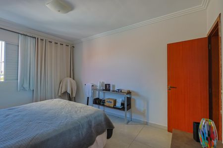 Casa à venda com 231m², 4 quartos e 4 vagas Casa à venda com 231m², 4 quartos e 4 vagasSuíte 1