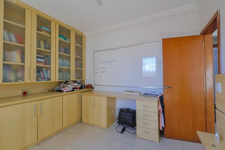 Casa à venda com 231m², 4 quartos e 4 vagas Casa à venda com 231m², 4 quartos e 4 vagasQuarto 1