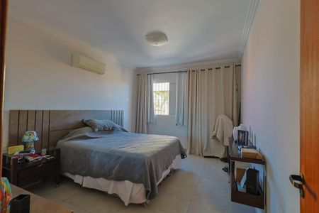 Casa à venda com 231m², 4 quartos e 4 vagas Casa à venda com 231m², 4 quartos e 4 vagasSuíte 1