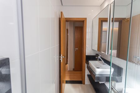 Apartamento à venda com 65m², 2 quartos e 2 vagas Apartamento à venda com 65m², 2 quartos e 2 vagasBanheiro da Suíte