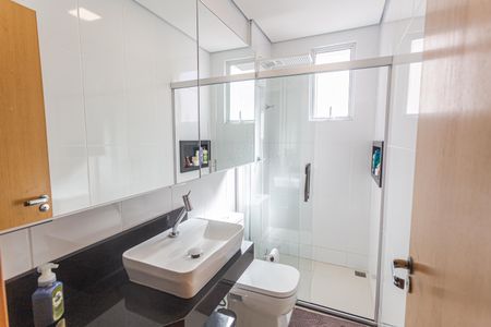 Apartamento à venda com 65m², 2 quartos e 2 vagas Apartamento à venda com 65m², 2 quartos e 2 vagasBanheiro da Suíte