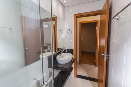 Apartamento à venda com 65m², 2 quartos e 2 vagas Apartamento à venda com 65m², 2 quartos e 2 vagasBanheiro Social