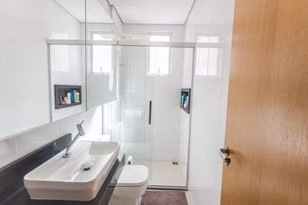 Apartamento à venda com 65m², 2 quartos e 2 vagas Apartamento à venda com 65m², 2 quartos e 2 vagasBanheiro da Suíte