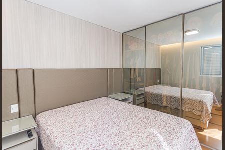 Apartamento à venda com 65m², 2 quartos e 2 vagas Apartamento à venda com 65m², 2 quartos e 2 vagasSuíte
