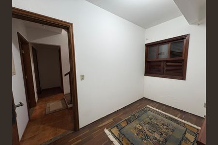 Casa à venda com 390m², 4 quartos e 4 vagasQuarto/ Escritório