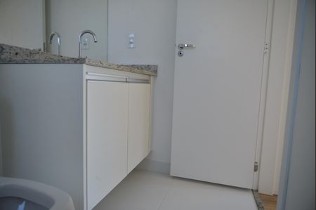 Apartamento à venda com 69m², 2 quartos e 2 vagasBanheiro da Suíte
