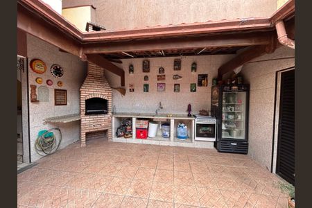 Casa à venda com 222m², 3 quartos e 5 vagas Casa à venda com 222m², 3 quartos e 5 vagasÁrea comum