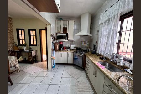 Casa à venda com 222m², 3 quartos e 5 vagas Casa à venda com 222m², 3 quartos e 5 vagasCozinha