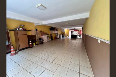 Casa à venda com 222m², 3 quartos e 5 vagas Casa à venda com 222m², 3 quartos e 5 vagasGaragem
