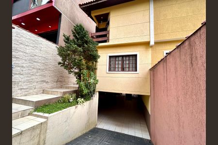 Casa à venda com 222m², 3 quartos e 5 vagas Casa à venda com 222m², 3 quartos e 5 vagasFachada