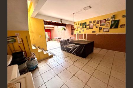 Casa à venda com 222m², 3 quartos e 5 vagas Casa à venda com 222m², 3 quartos e 5 vagasÁrea de Serviço