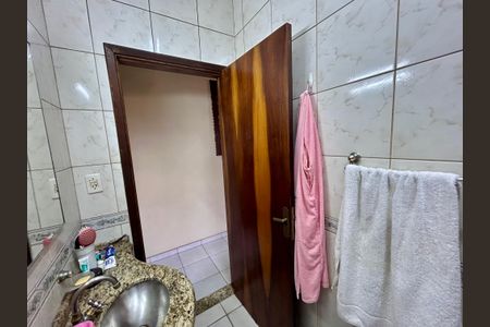 Casa à venda com 222m², 3 quartos e 5 vagas Casa à venda com 222m², 3 quartos e 5 vagasBanheiro Social