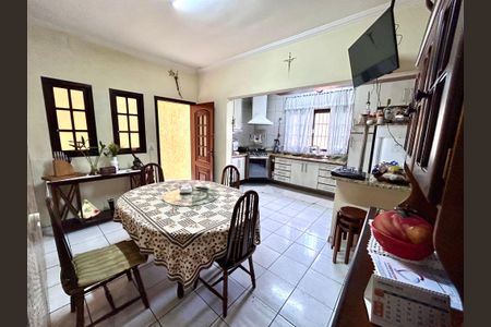 Casa à venda com 222m², 3 quartos e 5 vagas Casa à venda com 222m², 3 quartos e 5 vagasCozinha