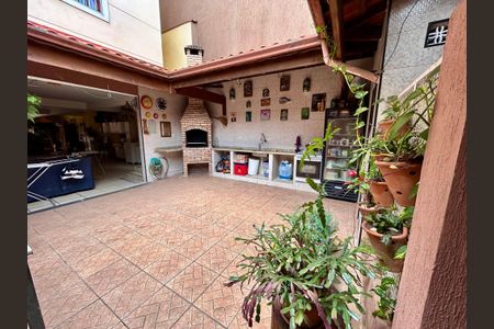 Casa à venda com 222m², 3 quartos e 5 vagas Casa à venda com 222m², 3 quartos e 5 vagasÁrea comum