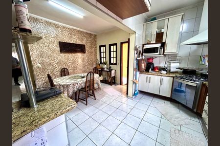 Casa à venda com 222m², 3 quartos e 5 vagas Casa à venda com 222m², 3 quartos e 5 vagasCozinha