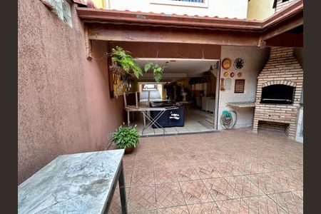 Casa à venda com 222m², 3 quartos e 5 vagas Casa à venda com 222m², 3 quartos e 5 vagasÁrea comum