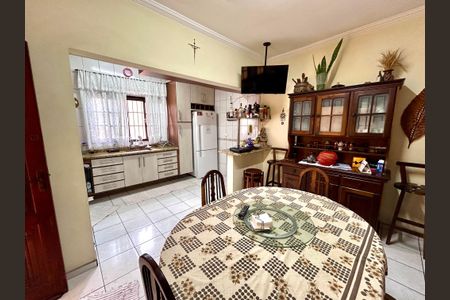 Casa à venda com 222m², 3 quartos e 5 vagas Casa à venda com 222m², 3 quartos e 5 vagasCozinha