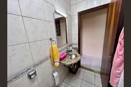 Casa à venda com 222m², 3 quartos e 5 vagas Casa à venda com 222m², 3 quartos e 5 vagasBanheiro Social