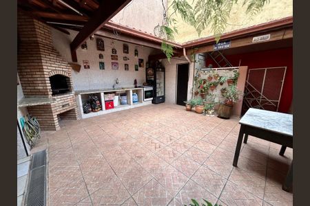 Casa à venda com 222m², 3 quartos e 5 vagas Casa à venda com 222m², 3 quartos e 5 vagasÁrea comum