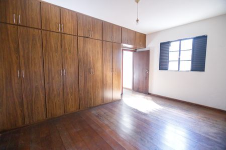 Casa à venda com 360m², 4 quartos e 5 vagasSuíte 3