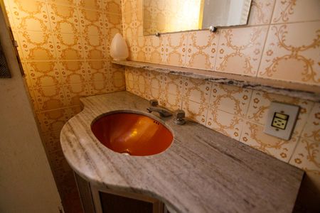 Casa à venda com 360m², 4 quartos e 5 vagasBanheiro da Suíte 1