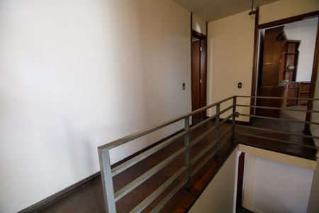 Casa à venda com 360m², 4 quartos e 5 vagasEscada