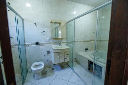 Casa à venda com 360m², 4 quartos e 5 vagasBanheiro da Suíte 3