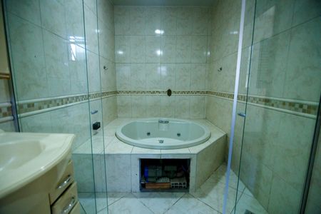 Casa à venda com 360m², 4 quartos e 5 vagasBanheiro da Suíte 3