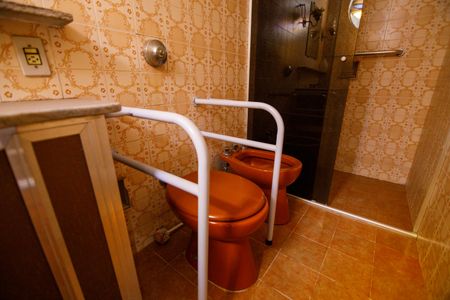 Casa à venda com 360m², 4 quartos e 5 vagasBanheiro da Suíte 1