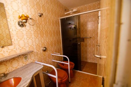 Casa à venda com 360m², 4 quartos e 5 vagasBanheiro da Suíte 1