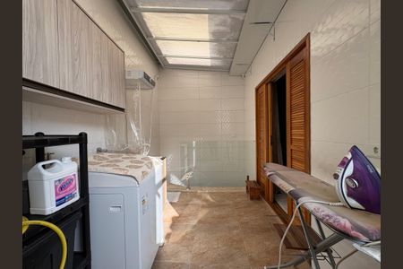 Casa à venda com 183m², 3 quartos e 2 vagas Casa à venda com 183m², 3 quartos e 2 vagasLavanderia