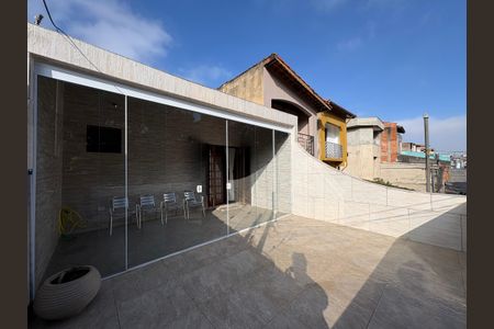 Casa à venda com 183m², 3 quartos e 2 vagas Casa à venda com 183m², 3 quartos e 2 vagasVaranda