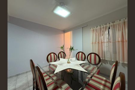 Casa à venda com 183m², 3 quartos e 2 vagas Casa à venda com 183m², 3 quartos e 2 vagasSala de Jantar