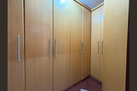 Casa à venda com 183m², 3 quartos e 2 vagas Casa à venda com 183m², 3 quartos e 2 vagasCloset da suíte