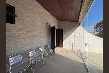 Casa à venda com 183m², 3 quartos e 2 vagas Casa à venda com 183m², 3 quartos e 2 vagasVaranda