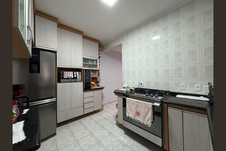 Casa à venda com 183m², 3 quartos e 2 vagas Casa à venda com 183m², 3 quartos e 2 vagasCozinha