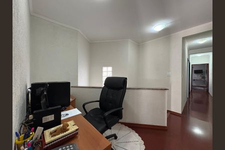 Casa à venda com 183m², 3 quartos e 2 vagas Casa à venda com 183m², 3 quartos e 2 vagasEscritório/ corredor acesso aos dormitórios