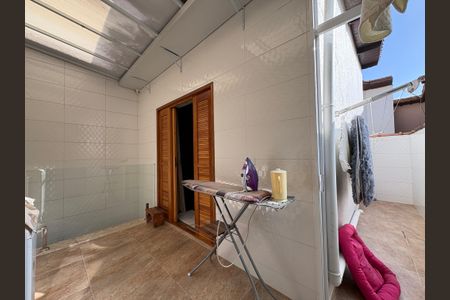 Casa à venda com 183m², 3 quartos e 2 vagas Casa à venda com 183m², 3 quartos e 2 vagasLavanderia