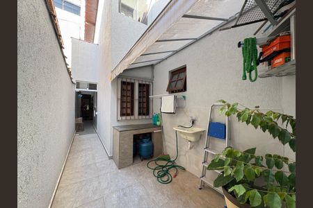 Casa à venda com 183m², 3 quartos e 2 vagas Casa à venda com 183m², 3 quartos e 2 vagasCorredor